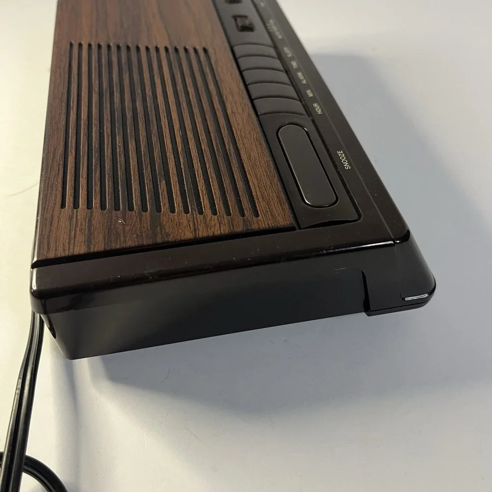 Cosmo CR-2032 FM/AM Digital Clock Radio Walnut Finish Vintage LED Alarm tested